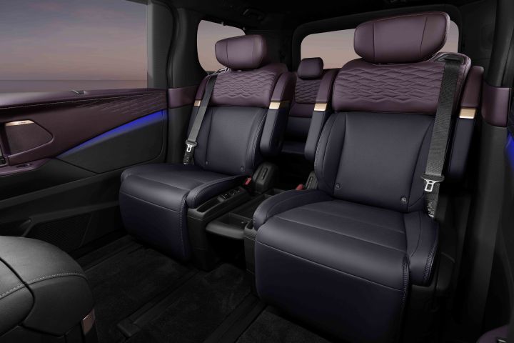 Two rear seats in a Fuji-dawn-colored Elgrand are shown side by side, with features such as armrests and control panels visible.