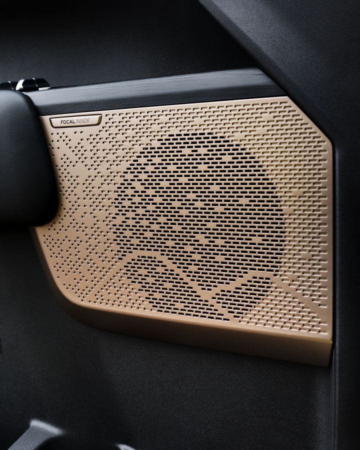 Nissan debuts the Frontier Pro PHEV globally in Mexico.
