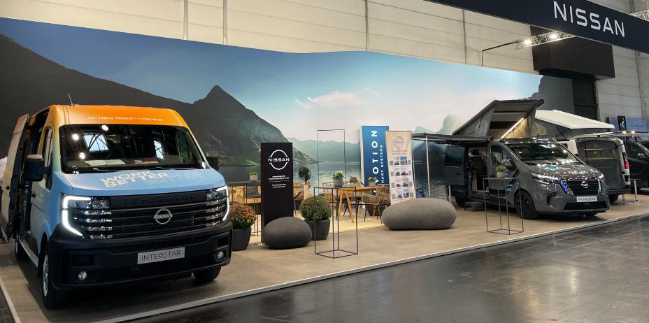 Blick auf den Nissan Stand auf der Campingmesse Caravan Salon 2024