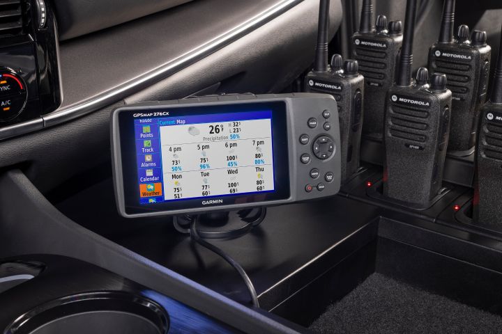 A weather indicator screen available on the front seat of Nissan X‑Trail Mountain Rescue