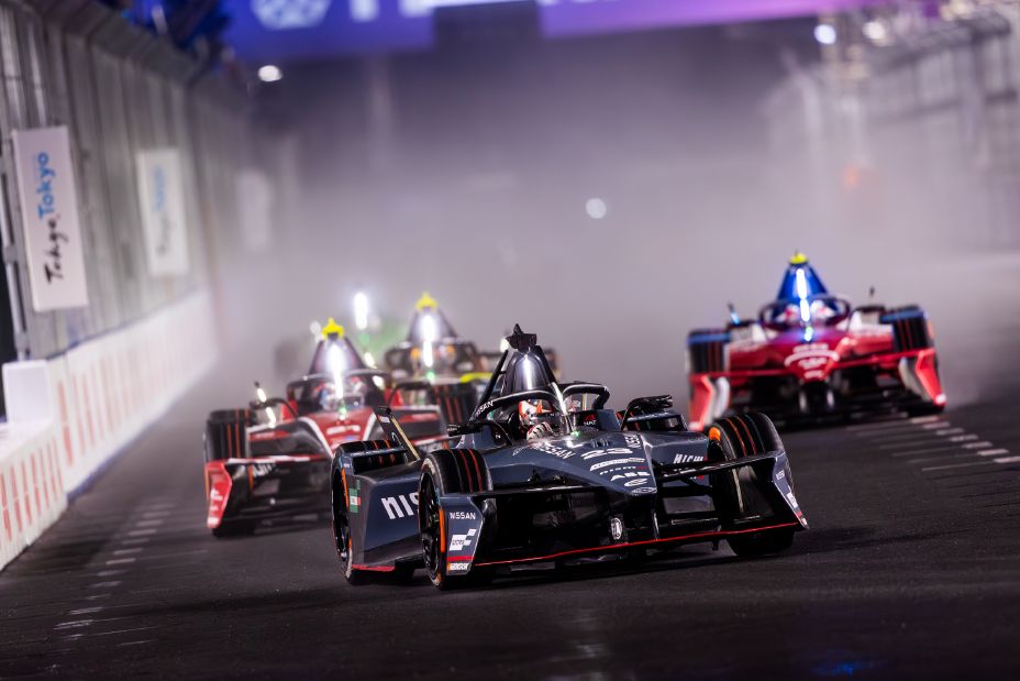 Escudería de Nissan de Fórmula E corriendo en e-Prix de Tokio
