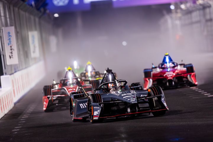Escudería de Nissan de Fórmula E corriendo en e-Prix de Tokio