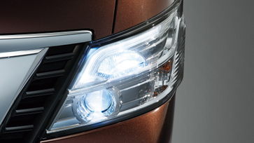 NISSAN URVAN HEADLIGHT