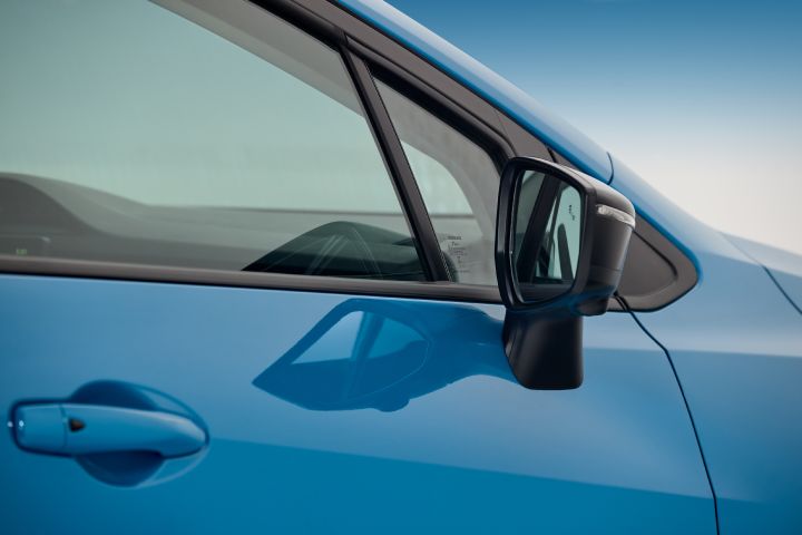 Faro retrovisor derecho Nissan Versa 2026