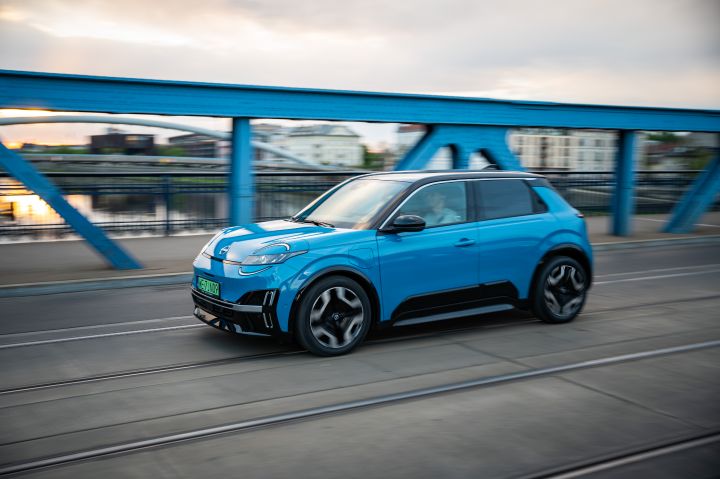 Nowy elektryczny Nissan Micra – ujęcie dynamiczne