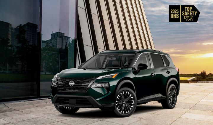 Front left ¾ angle of the 2026 Nissan Rogue Dark Armor with an IIHS logo in the top right.