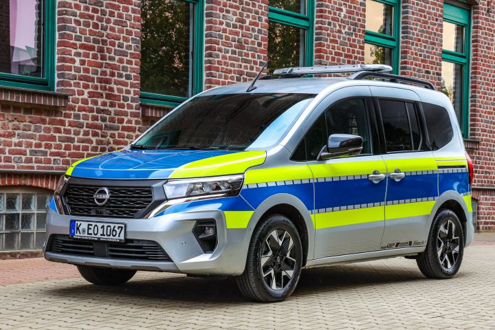 Nissan Townstar Kombi Umbau Ordnungsamt Holzapfel von schräg vorne