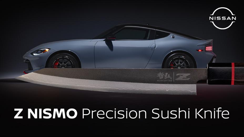 Photo du couteau Z NISMO Precision Sushi Knife en gros plan devant la nouvelle Nissan Z NISMO