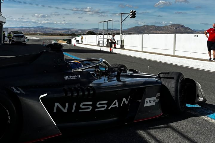 Side on shot of Zane Maloney leaving the garage in the Nissan Formula E Team GEN4 car.