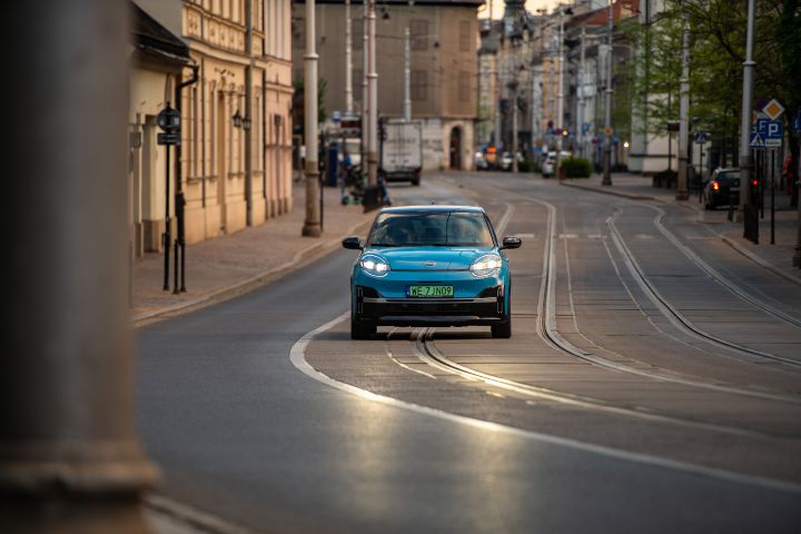 Nowy elektryczny Nissan Micra – ujęcie dynamiczne