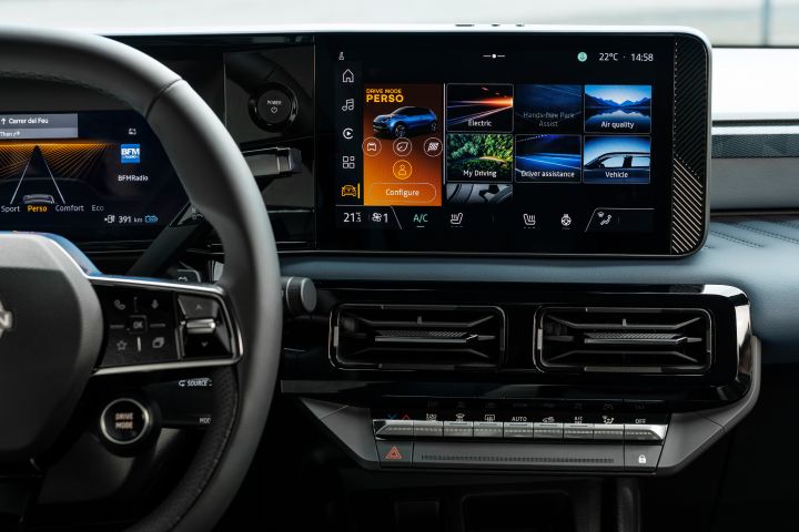 Personalisierungs-Menü auf dem zentralen Infotainment-Bildschirm im Innenraum des Nissan Micra