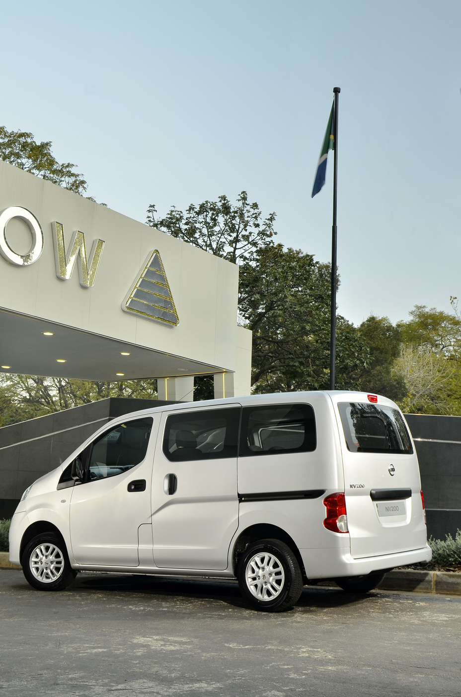 New Nissan NV200 and NV350 Panel Vans Shake Up LCV Market