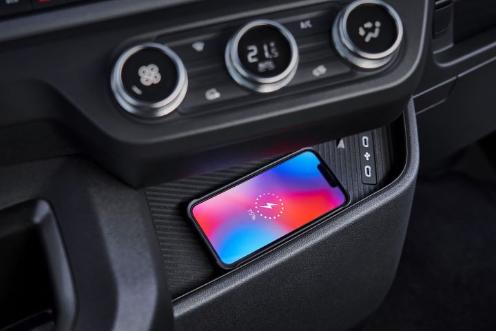 All-new Nissan Interstar - phone charging