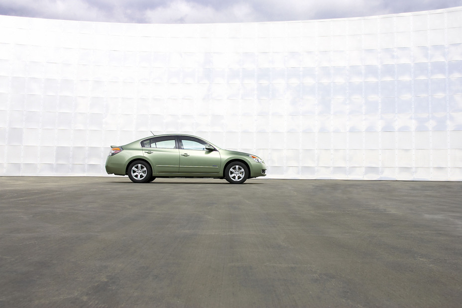 a green 2008 Nissan Altima Hybrid parked outside