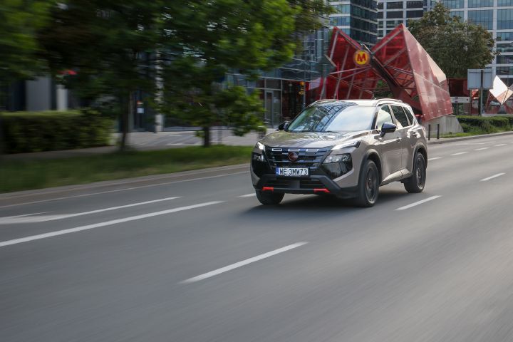 Nowy Nissan X‑Trail N-Trek – ujęcie dynamiczne