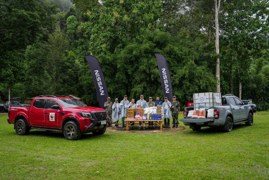 Nissan team handover supplies to representatives of WWF and Kaeng Krung National Park