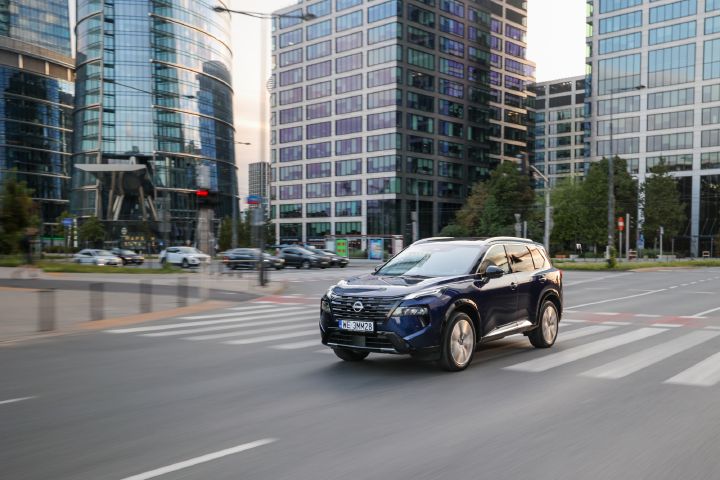 Nowy Nissan X‑Trail Tekna+ – ujęcie dynamiczne