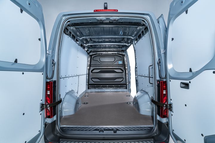 Nissan Interstar varerum