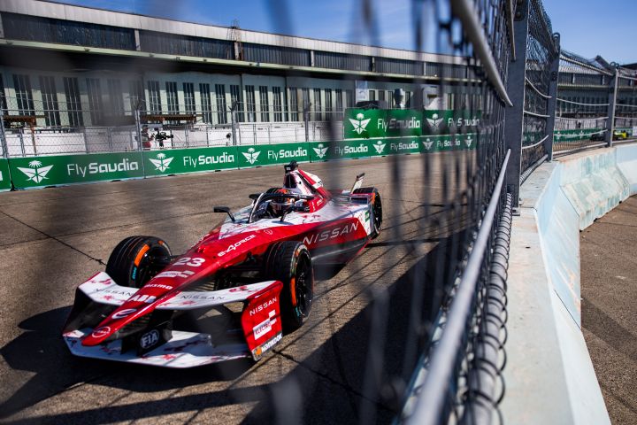 Norman Nato saust beim E-Prix in Berlin am Kameramann vorbei