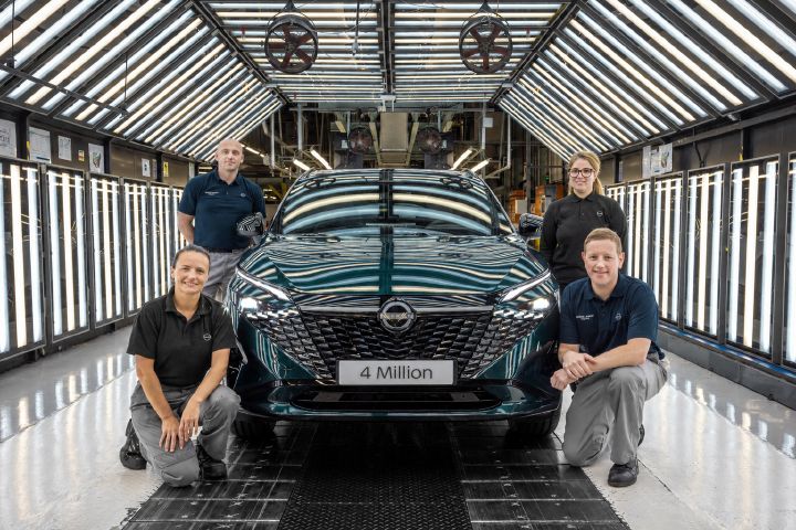 Four members of the Sunderland plant team with a Deep Ocean coloured Qashqai with "4 million" written on the plate