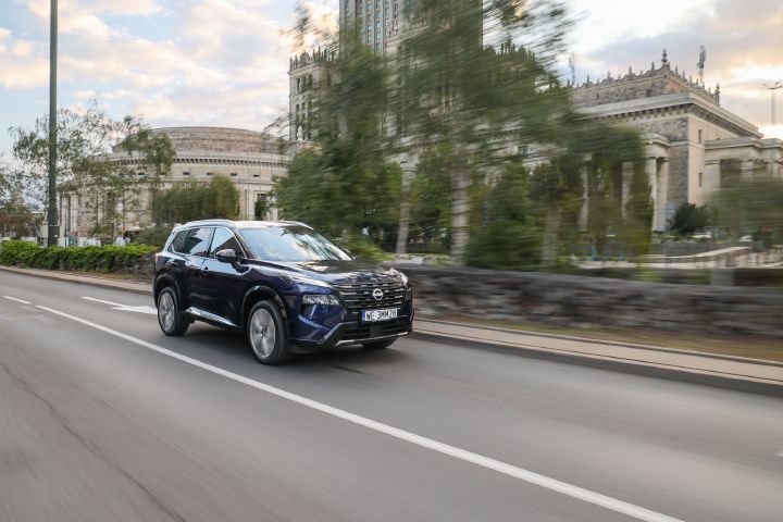 Nowy Nissan X‑Trail Tekna+ – ujęcie dynamiczne
