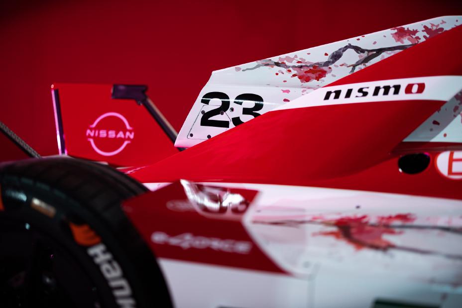 Nissan Formula E Team, nieuwe livery seizoen 11, achtervleugel, close-up NISMO, nummer 23, Sakura bloemen