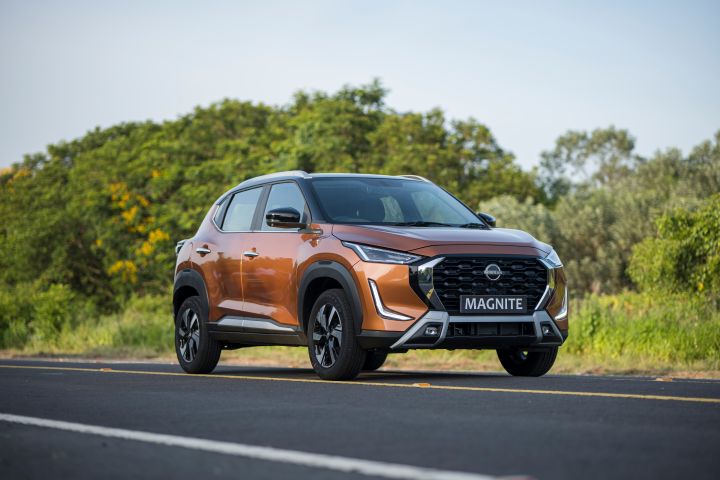 Front ¾ static image of Copper Orange Nissan Magnite