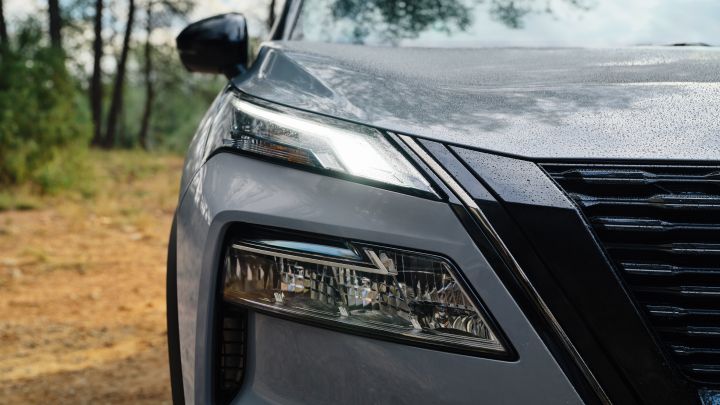 Detailaufnahme Frontleuchten des Nissan X‑Trail N-Trek