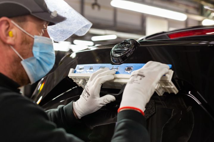 An operator applying “Qashqai” wording to a model being built at Nissan Sunderland Plant.