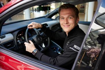 Гонщик «Формулы Е» команды Nissan e.dams Максимилиан Гюнтер стал амбассадором электромобилей Nissan во Франции