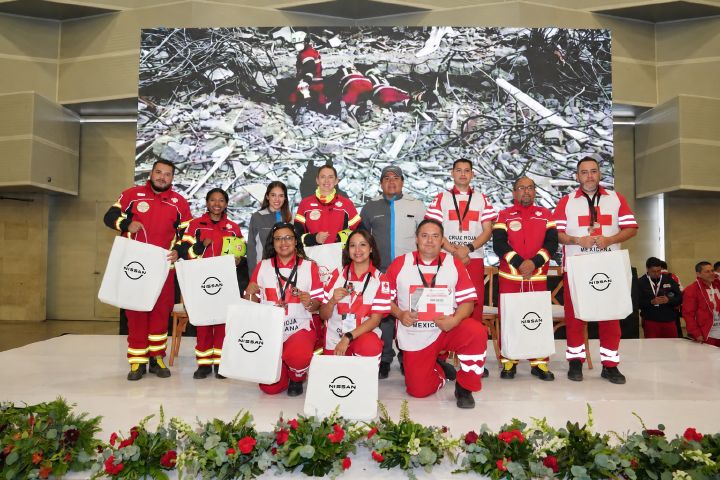 Foto del equipo de la cruz roja
