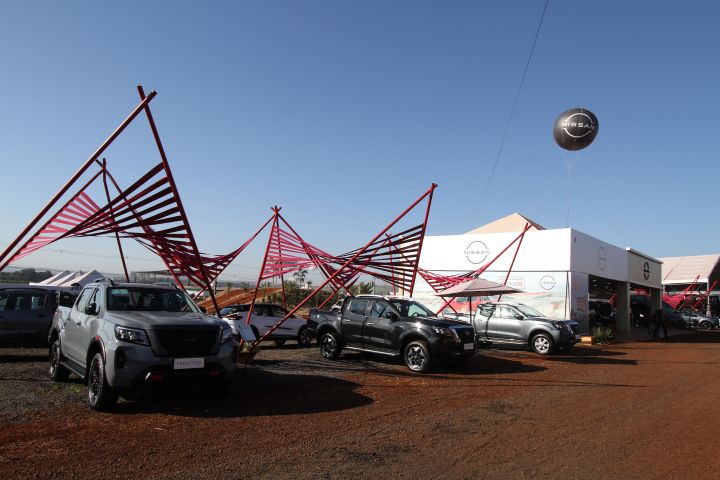 Estande da Nissan na Agrishow visto de frente