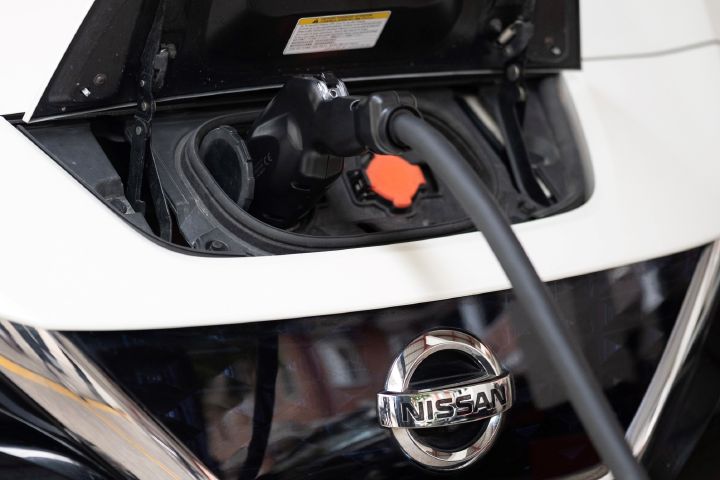 Bi-directional charger of Nissan vehicle