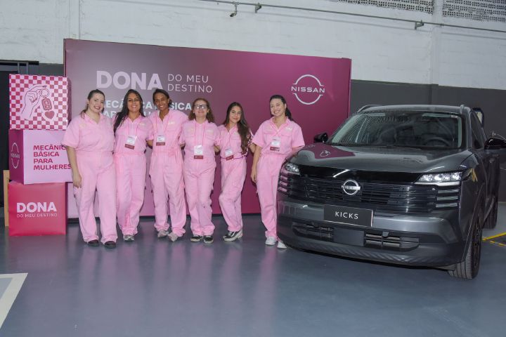 Instrutoras do Workshop ao lado do Nissan Kicks