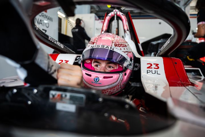 Imagen de piloto femenina del equipo Nissan de Fórmula E