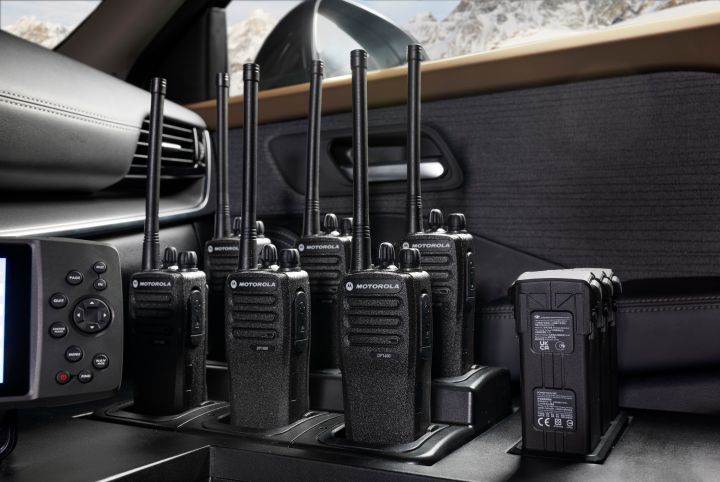 Talkie-walkies available in the front part of the interior of Nissan X‑Trail Mountain Rescue