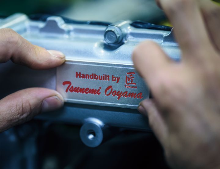 GT‑R 2025 with takumi putting aluminium nameplate on engine