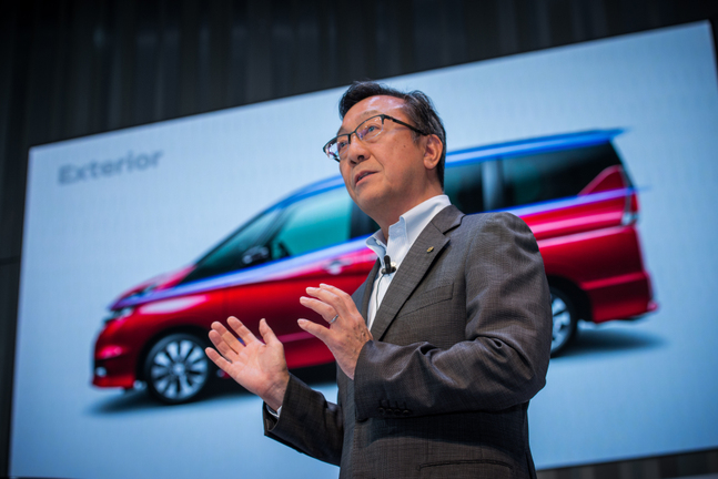 新型 日産セレナ 先行披露 プロパイロット 発表会 16年