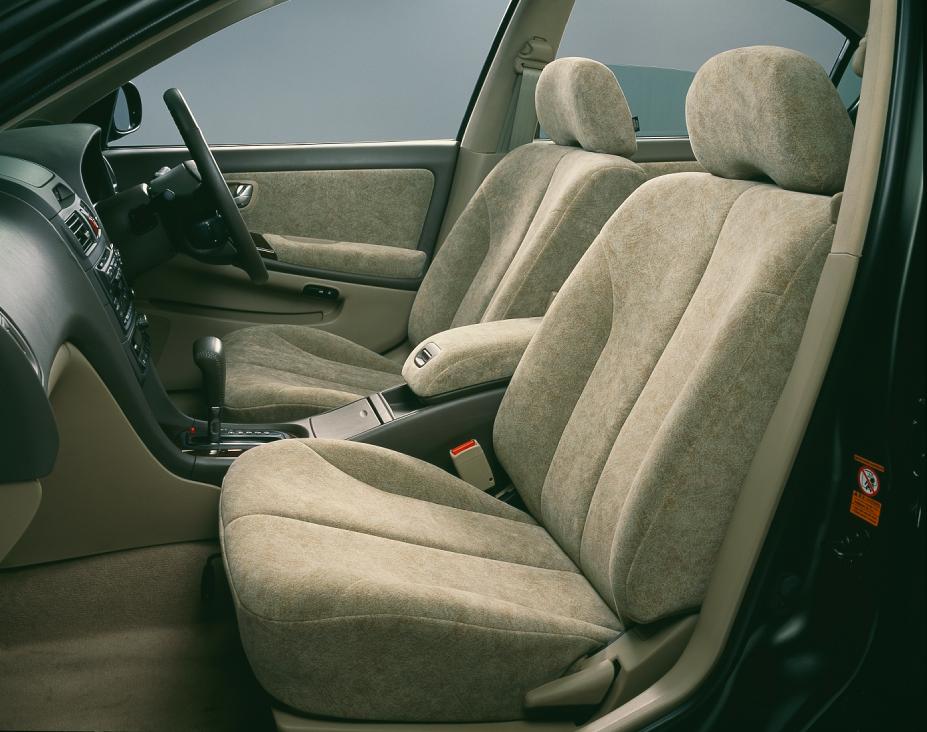 1998_12_NISSAN_CEFIRO_A33