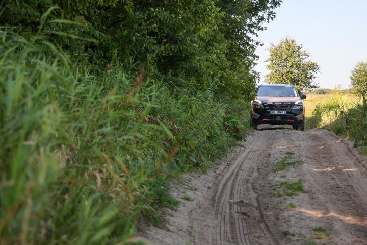 Nowy Nissan X‑Trail N-Trek – ujęcie dynamiczne