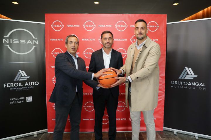 Entrega de 17 Nissan Qashqai al CB Breogán