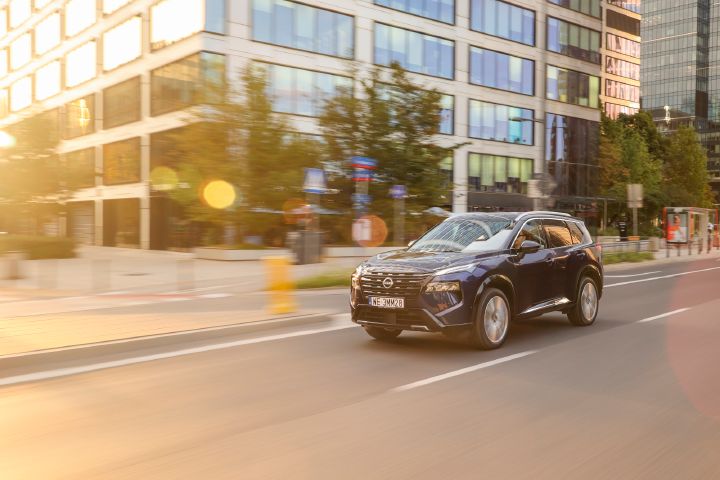 Nowy Nissan X‑Trail Tekna+ – ujęcie dynamiczne