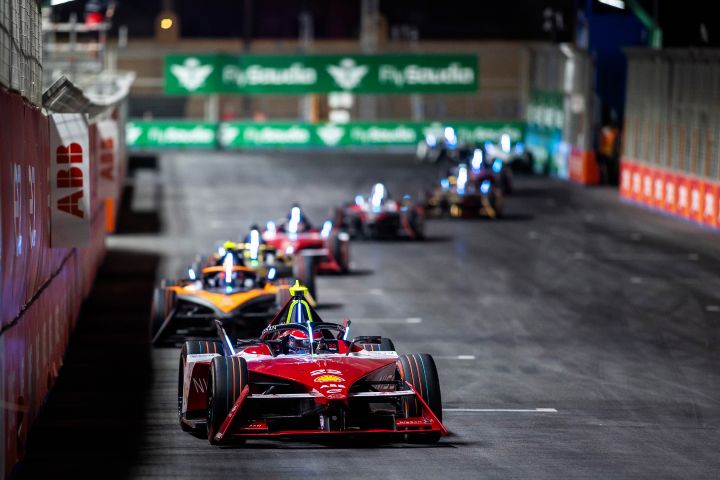 Nissan Formula E Team pakt poleposition en podiumplaats in E-Prix Diriyah