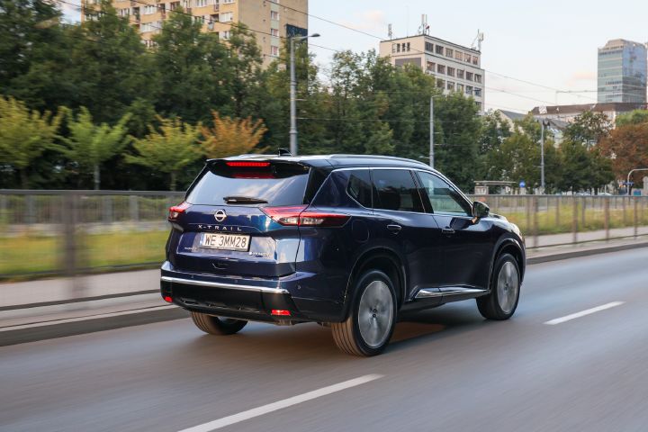Nowy Nissan X‑Trail Tekna+ – ujęcie dynamiczne