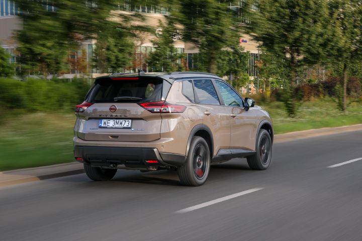 Nowy Nissan X‑Trail N-Trek – ujęcie dynamiczne