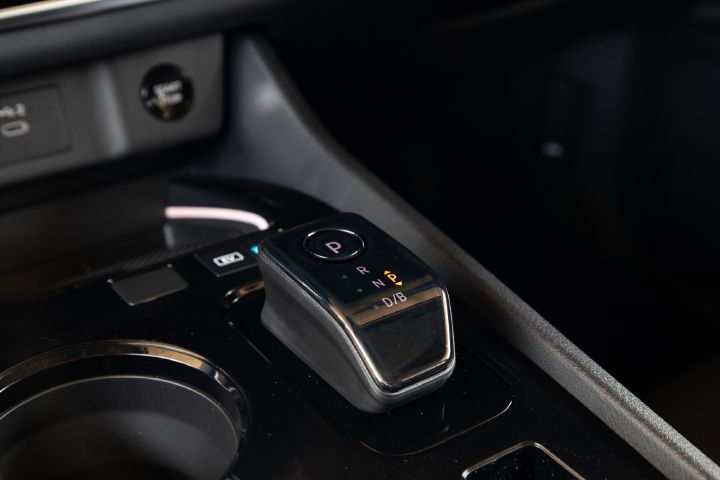 Detailaufnahme Gangwahlhebel im Interieur des Nissan X‑Trail