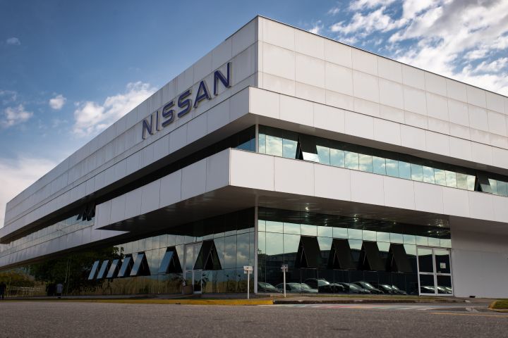 Fachada de fábrica Nissan em Resende (RJ)