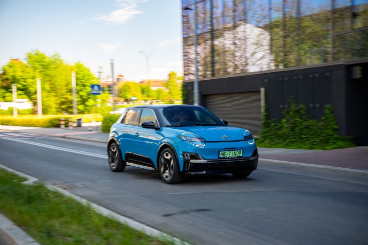 Nowy elektryczny Nissan Micra – ujęcie dynamiczne