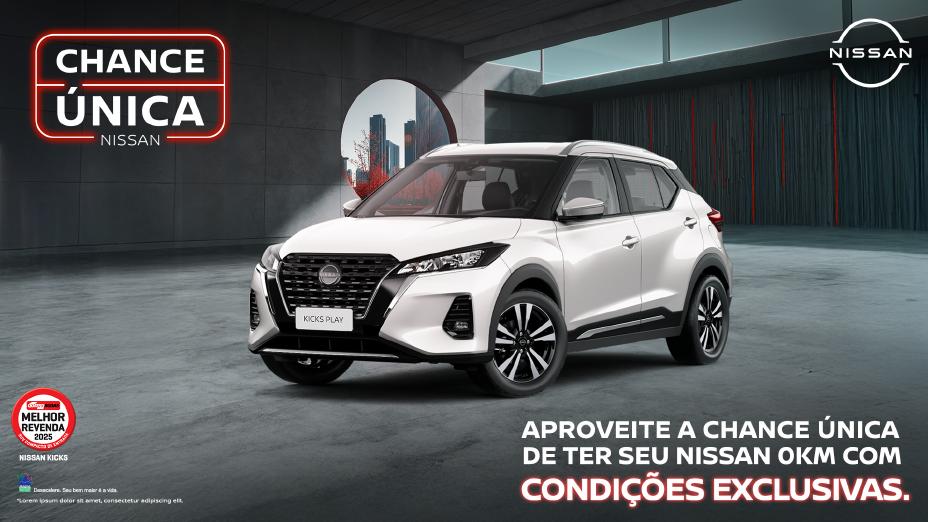 Um Nissan Kicks branco é exibido em um ambiente moderno e industrial, com o logo da campanha 'Chance Única Nissan' e texto promocional sobre condições exclusivas de compra