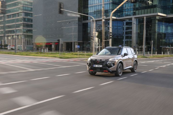 Nowy Nissan X‑Trail N-Trek – ujęcie dynamiczne